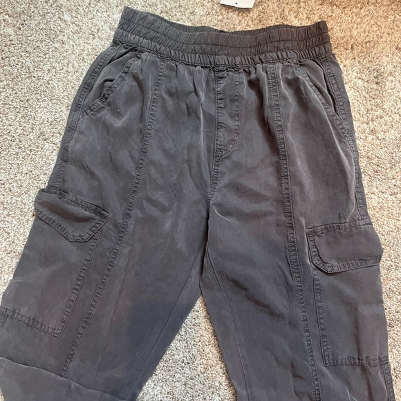 FOREVER 21 Drawstring Cargo Joggers size S -NWT - Picture 5 of 7